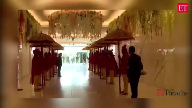 भारत के सबसे अमीर शख्स मुकेश अंबानी के बेटे की शादी, आकाश ने दी दादा धीरूभाई अंबानी को श्रद्धांजलि <nis:link nis:type=tag nis:id=akashambani nis:value=akashambani nis:enabled=true nis:link/> <nis:link nis:type=tag nis:id=wedding nis:value=wedding nis:enabled=true nis:link/>