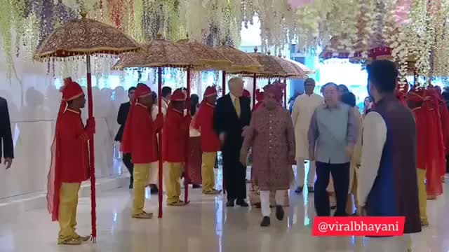 मुकेश अंबानी के बेटे की शादी में शरीक होने आए ब्रिटेन के पूर्व पीएम, साफा सेरेमनी में हुए शामिल <nis:link nis:type=tag nis:id=akashambani nis:value=akashambani nis:enabled=true nis:link/> <nis:link nis:type=tag nis:id=wedding nis:value=wedding nis:enabled=true nis:link/>