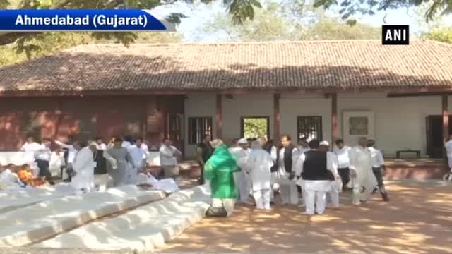 CWC की बैठक से पहले राहुल गांधी ने साबरमती स्तिथ गांधी आश्रम में आयोजित प्रार्थना सभा में भाग लिया <nis:link nis:type=tag nis:id=rahulgandhi nis:value=rahulgandhi nis:enabled=true nis:link/> <nis:link nis:type=tag nis:id=cwcmeeting nis:value=cwcmeeting nis:enabled=true nis:link/>