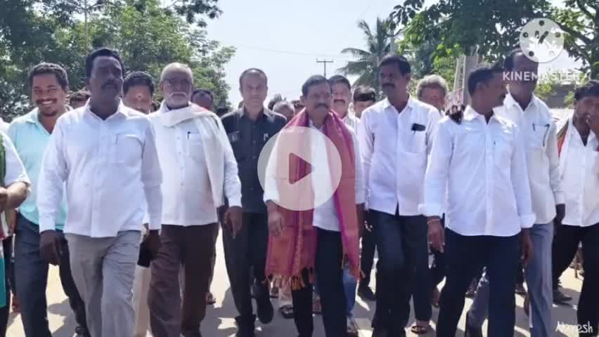 కేసముద్రం: కే సముద్రంలో ఇందిరమ్మ ఇళ్ల లబ్ధిదారులకు పట్టాల పంపిణీ చేపట్టిన ఎమ్మెల్యే మురళి నాయక్