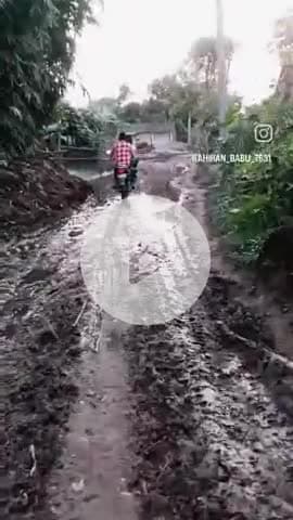 सौर बाजार:_ कांप पूर्वी गौरवगढ़ वार्ड 07 की हालत है
#village #road##broken#