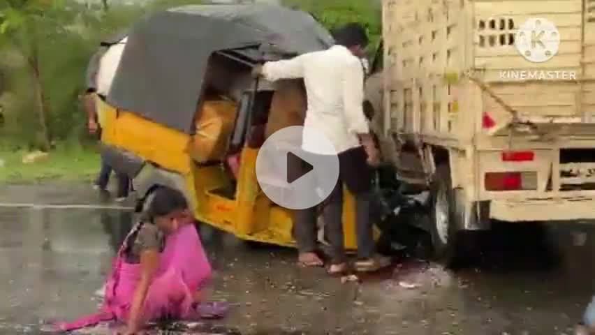 కురవి: లింగ్యాతండా వద్ద ఘోర రోడ్డు ప్రమాదం టాటా ఏసీ ట్రాలీ ,ఆటో ఎదురెదురుగా ఢీకొన్న ఘటనలో బాలిక మృతి ఇద్దరికీ తీవ్ర గాయాలు