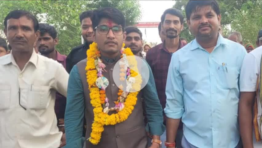 मैहर: #नायब तहशीलदार बने मुकेश साहू का ग्रामीणो ने बेरमा गाव में किया स्वागत