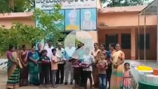 మాడుగులపల్లి: ప్రభుత్వం మహిళా సంఘాలకు జీవనోపాధి కల్పించేందుకు స్కూల్ యూనిఫార్మ్స్ కుట్టే పనిని అప్పగించింది: భాషపాక చంద్రశేఖర్