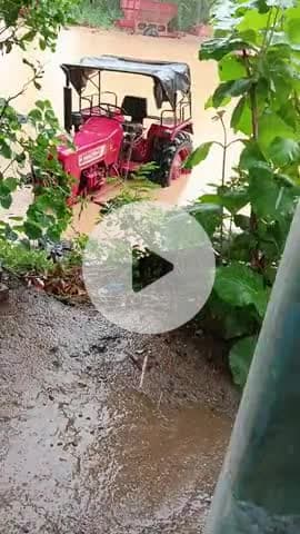 okari me nadi aane se pani jagah jagah par gaya