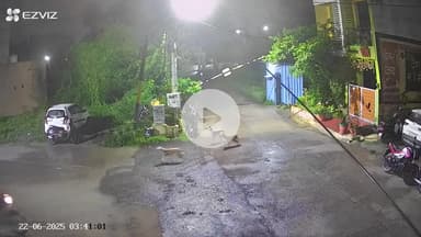 gulmohar green colony gard hone ke bad bhi bike chori ho gai Aram se le jata hua chor.
bike no. mp09vj2740