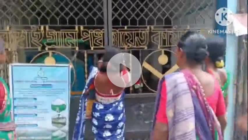 গোঘাট ১: বেহাল রাস্তা সংস্কারের দাবিতে বেঙ্গাই পঞ্চায়েতের গেটে তালা মেরে বিক্ষোভ,প্রধানের বিরুদ্ধে টাকা চাওয়ার অভিযোগ #jansamasya