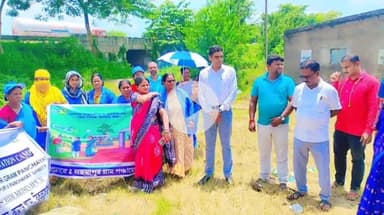 খড়গপুর ২: খড়্গপুর ২ ব্লকের লছমাপুর গ্রাম পঞ্চায়েত এলাকায় প্লাস্টিক বর্জন কর্মসূচীতে BDO, Joint BDO সহ অন্যান্যরা