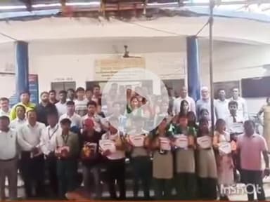 कसमार थाना परिसर में शांति समिति की बैठक सह मेधावी छात्र छात्राओं को किया सम्मानित
