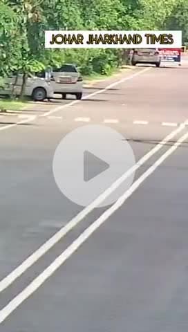 नोएडा में बीच सड़क पर #Noida #luxurycar #Stunt #CarStunt #TrafficRuleViolation #Hindinews#bharno#gumla#ranchi#bero