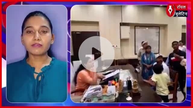 Viral Video, देवरिया DM Divya Mittal का मानवीय चेहरा वायरल, दिव्यांग की मदद कर जीता दिल
#viralvideo #deoria #deorianews #divyamittal