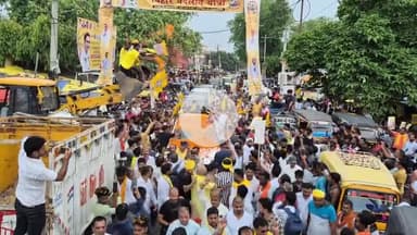 भाई रुको ज़रा, देख लो बदलाव का मंज़र —
बिहार के लोग अब अपने बच्चों के लिए सजग हो गए हैं।
#बदलाव_का_मंज़र
#सजग_बिहार