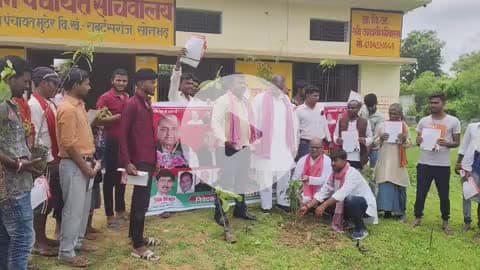 जनपद सोनभद्र में #धरतीपुत्र श्रद्धेय नेता मुलायम सिंह यादव जी के स्मृतियों में अनवरत वृक्षारोपण कार्यक्रम का आज घोरावल विधानसभा(400)के 51 वृक्षों का रोपण कर कार्यक्रम आरंभ किया गया,
जिस कार्यक्रम के संयोजक विवेक सिंह पटेल