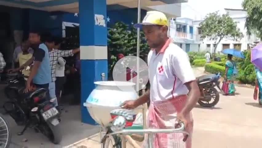 এগরা ২: বালিঘাইতে মৎসজীবীদের সাইকেল ও হাঁড়ি বিতরণ।স্বজনপোষণের অভিযোগ তৃণমূলের বিরুদ্ধে