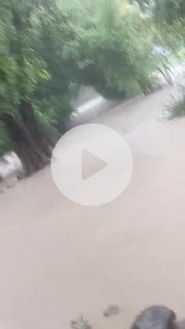 khajuriya ke rod ke 5.6 phit upar pani ho gaya
#sosal@shubamparihar20
