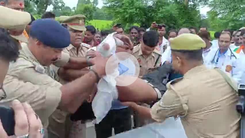 #ललितपुर #जिलाधिकारी व #पुलिस_अधीक्षक ने दिखाई मानवता #घायलों को पहुचाया #अस्पताल