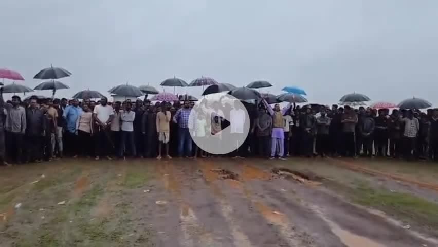मेसर्स नलवा स्टील की माइनिंग के लिए जनसुनवाई का भारी विरोध ग्रामीणों ने टेंट नही लगने दिया भारी बारिश के बीच मैदान में ड