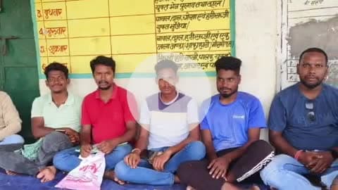 मंझारी: मांझारी पक्षीमी सिंघभूम जिला मे पिछडी जाति का आरक्षण शून्य होने के बिरोध उपायुक्त को सौपा ज्ञापन