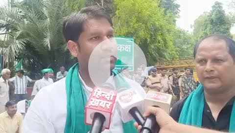 आज भारतीय किसान यूनियन (मंच) के नेतृत्व में नौएडा प्राधिकरण पर नौएडा के 81 गावों के किसान अपने हक और अधिकार लेने पहुंचे। #kisan_andolan @congress