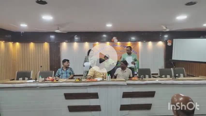 ଜରଡା: ପାତ୍ରପୁର ଠାରେ କାମଧେନୁ ଯୋଜନାରେ ପଶୁ ପାଳନ ପାଇଁ କାର୍ଯ୍ୟାଦେଶ ବଣ୍ଟନ କଲେ ବିଧାୟକ।