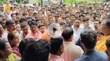 LOVE JIHAD : खाचरौद में लव जिहाद का विरोध: सैकड़ों हिंदू समाजजनों का थाने पर प्रदर्शन, आरोपियों के खिलाफ बुलडोजर एक्शन की मांग"
#लवजिहाद #खाचरौद #उज्जैन #हिंदूसमाज #LoveJihad #JusticeForHinduGirl