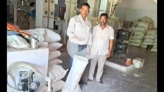 మర్రిగూడ: మండలంలోని రైస్ మిల్లులను ఆకస్మికంగా తనిఖీ చేసి బియ్యాన్ని పరిశీలించిన ఎన్ఫోర్స్మెంట్ రఘునందన్