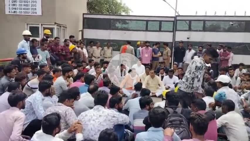 सिंगाजी ताप विद्युत परियोजना में मजदूर की मौत से आक्रोश, में गेट पर धरना