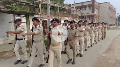 दरभंगा: पुलिस केंद्र लहेरियासराय में मंगलवार को रैतिक परेड का आयोजन वरीय पुलिस अधीक्षक, दरभंगा के नेतृत्व में किया गया#suraksha
