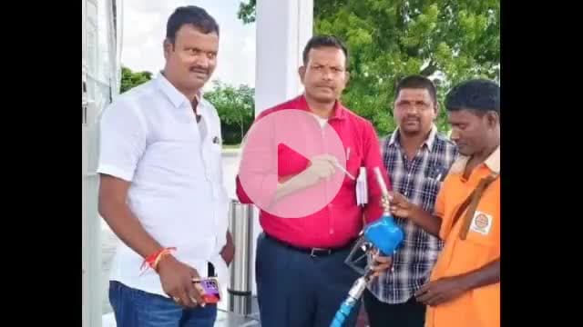 గుర్రంపోడు: మండల కేంద్రంలోని పెట్రోల్ బంకులను ఆకస్మికంగా తనిఖీ చేసిన పౌరసరఫరాల శాఖ ఎన్ఫోర్స్మెంట్ డిటి రఘునందన్