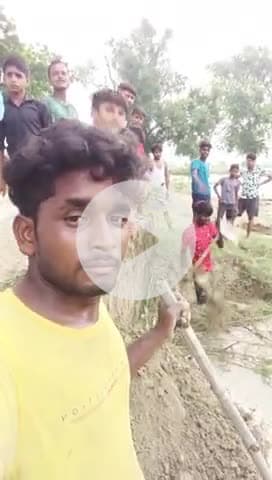 #viral #original गांव तेरा अकबरपुर जिला फर्रूखाबाद बाढ़ से प्रभावित होकर पुलिया में बांद लगा रहे हैं