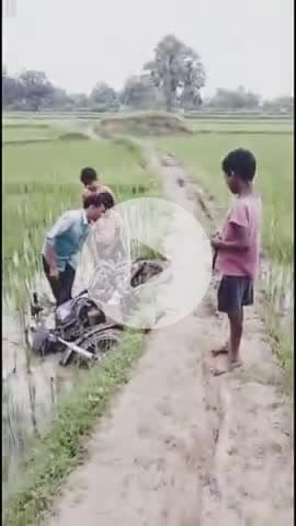 बेल्म्बा पंचायत के एक गाँव की रोड की समस्या
#likeforlike @jhajha90627 @jhajhaamansports @anilyadav.jhajha1981