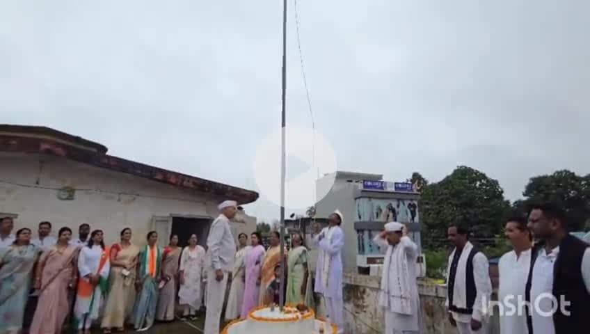 कांग्रेस भवन कोंडागांव में स्वतंत्रता दिवस के पावन अवसर पे शान से लहराया तिरंगा । #indipendenceday #भारत_माता_की जय