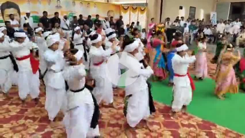 వాంకిడి: కలెక్టరేట్లో స్వాతంత్ర్య వేడుకల్లో ఆకట్టుకున్న విద్యార్థుల సాంస్కృతిక నృత్యాలు