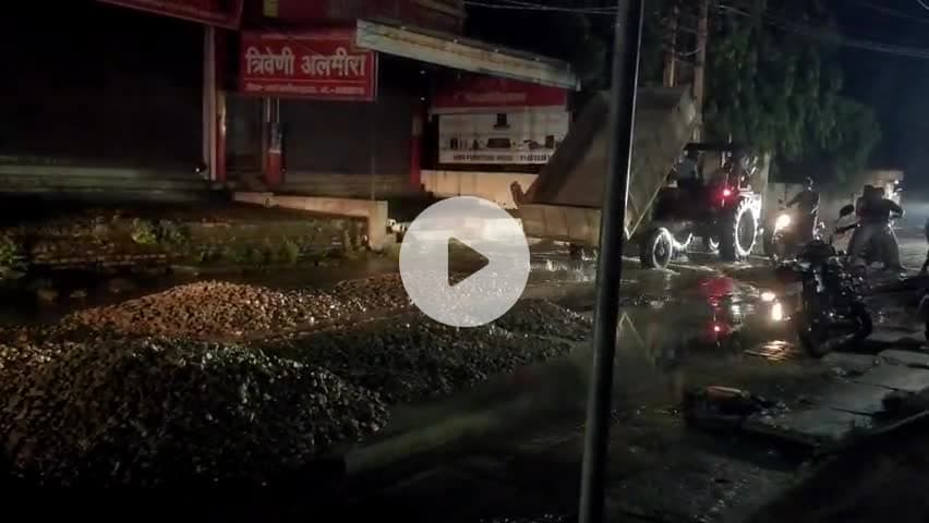#जन_आक्रोश का दिखा असर: लंका-कचहरी मार्ग हुआ #गड्ढा_मुक्त, #छात्र_नेता #दीपक_उपाध्याय ने जताया प्रशासन का आभार..