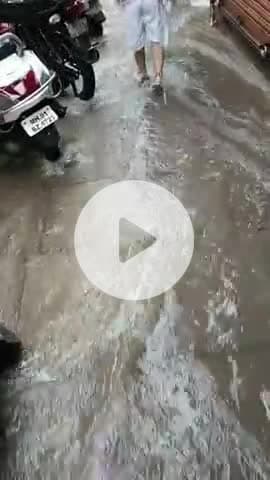 महाराष्ट्र में भारी बारिश से लोगों को आई दिक्कतें रेड अलर्ट जारी किया गया है