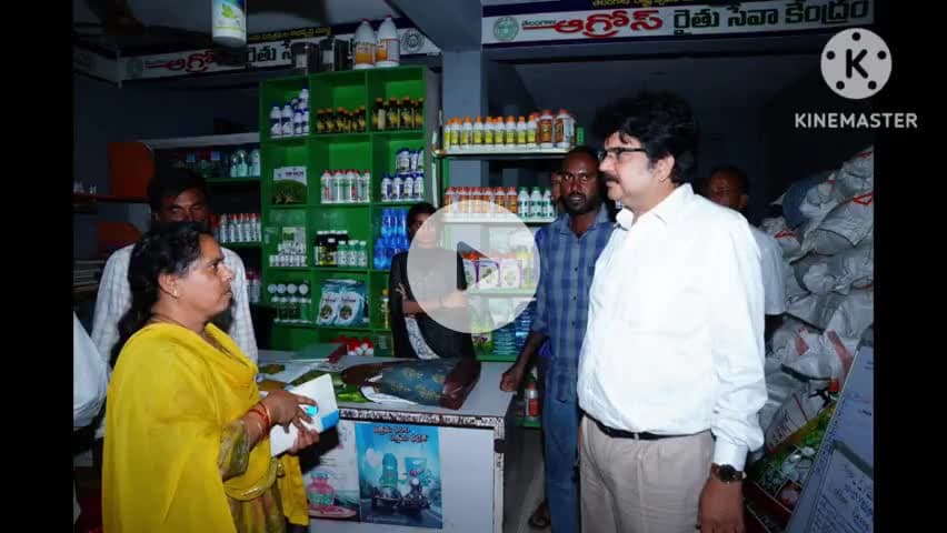 వలిగొండ: యూరియా కోసం రైతులు ఆందోళన చెందవద్దు: యాదాద్రి భువనగిరి జిల్లా కలెక్టర్ హనుమంతరావు
