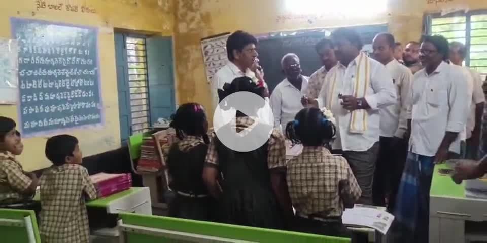 మచిలీపట్నం: తురకపాలెంలో ఉర్దూ ప్రాథమిక పాఠశాలను ఆకస్మిక తనిఖీ చేసిన ఎమ్మెల్యే రాజా