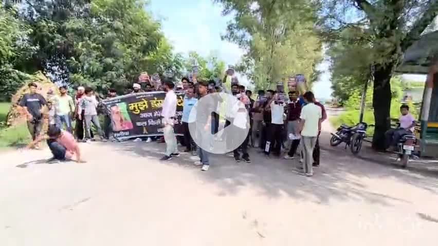 इंद्री: इंद्री में अज्ञात लड़की की लाश मिलने से आक्रोशित युवा उतरे सड़क पर