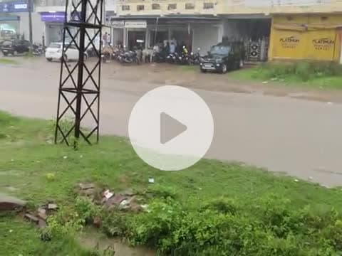 #hindouncity me barish bahut tej