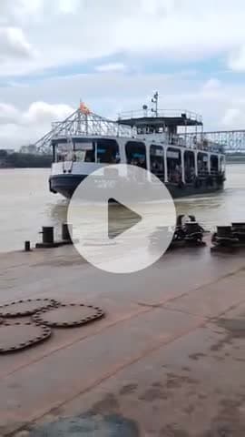 #howrah ka pul hai jo bich pilar nahi kitne barso se gadi lagatar chal rahi hai#mai sudhir rajak 👋