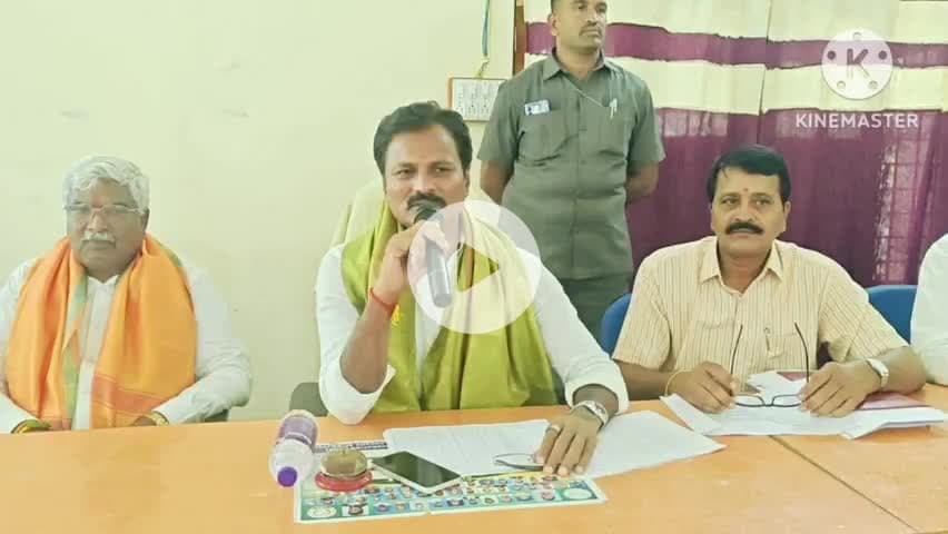వలిగొండ: ప్రజలకు అధికారులు అందుబాటులో ఉండి సమస్యలను పరిష్కరించాలి:భువనగిరి ఎమ్మెల్యే కుంభం అనిల్ కుమార్ రెడ్డి