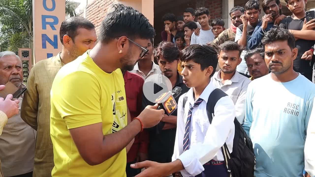 स्कूल के बहार लोगों का हंगामा ,परिजन बोले बेरहमी से पीटते है बच्चो को..#teesriankhnews #school #teachers #Raksha #UPGovernment #sikshakparishad