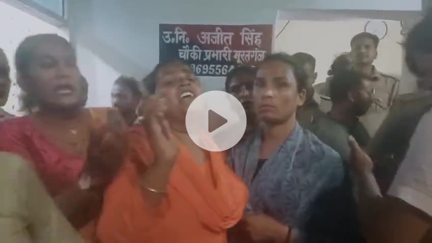 मूरतगंज में किन्नर समाज का तांडव: सीमा विवाद में खूनी झड़प, चौकी का घेराव कर किया चक्काजाम!
#kaushambinews #sirathu #mo