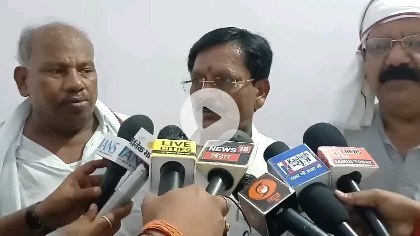 जदयू जिलाध्यक्ष शैलेन्द्र महतो ने पूर्व MLC संजय प्रसाद पर लगाया बड़ा आरोप!
#चकाई #NDA #JDU #जमुई #biharelection2025