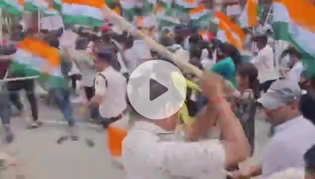 #तिरंगे_का_अपमान 😡
बिहार #पुलिस और बिहार #दारोगा परीक्षा में पारदर्शिता लाने को लेकर पटना में #अभ्यर्थियों ने किया!