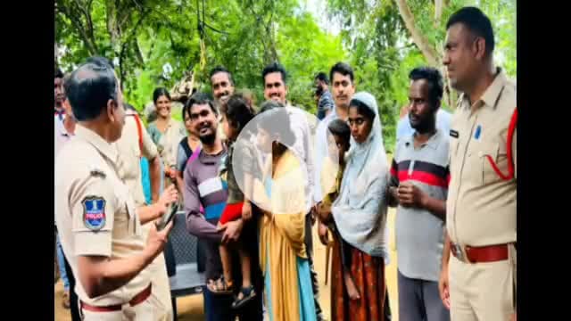 ఎం తుర్కపల్లి: చోట్ల తండాలో తప్పిపోయిన ఇద్దరు పిల్లలు క్షేమం, తల్లిదండ్రులకు అప్పగించిన ఏసిపి శ్రీనివాస్ నాయుడు