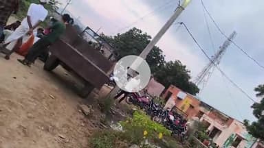 भीमाना ग्राम सेवा सहकारी समिति पर ग्रामीणों की भीड़
#सहकारी समिति से खाद–बीज वितरण में ग्रामीणों की उमड़ी भीड़