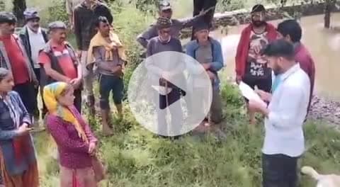 नंदप्रयाग: नैल में ग्राम विकास अधिकारी की मौजूदगी में ग्रामीणों ने अमृत सरोवर की साफ-सफाई की, स्वच्छता की दिलाई गई शपथ