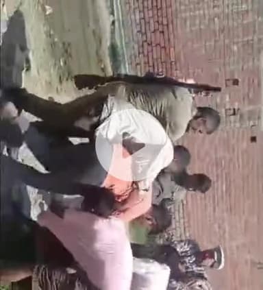 यूपी के कासगंज में केनरा बैंक के मैनेजर 
व उनके सहयोगी के साथ की जमकर मारपीट वीडियो सोशल मीडिया पर वायरल 
#deveshshakya