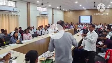তামুলপুৰ: তামুলপুৰ জিলা প্ৰশাসনৰ
উদ্যোগত দুৰ্গা পূজা সমিতিসমূহলৈ ডিমাণ্ড ড্ৰাফ্টসমূহ আনুষ্ঠানিকভাৱে বিতৰণ কৰে জিলা আয়ুক্তই